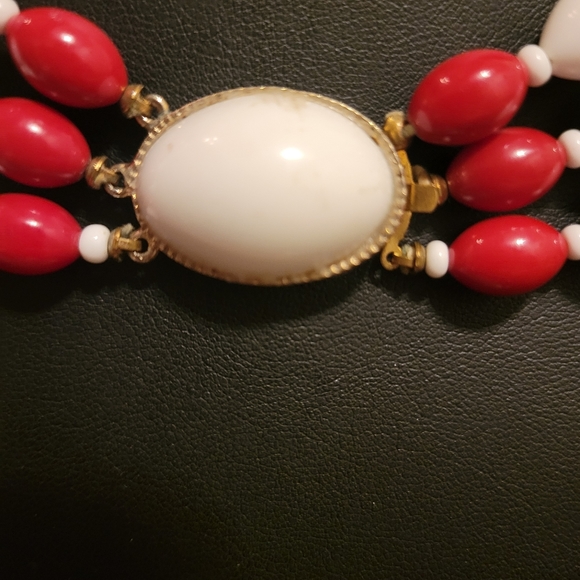 Vintage Red & White Beaded Necklace - Picture 6 of 6